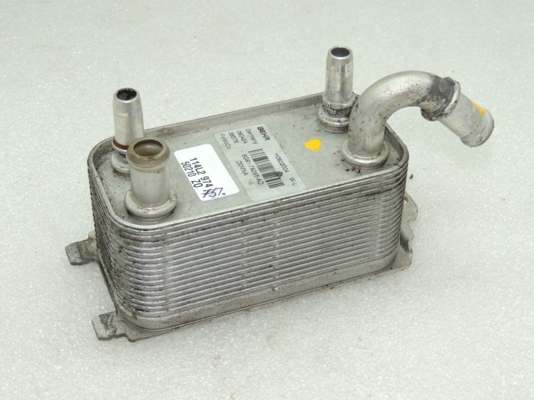 OEM Volvo S80 II 2.4D eļļas dzesētājs 30792231