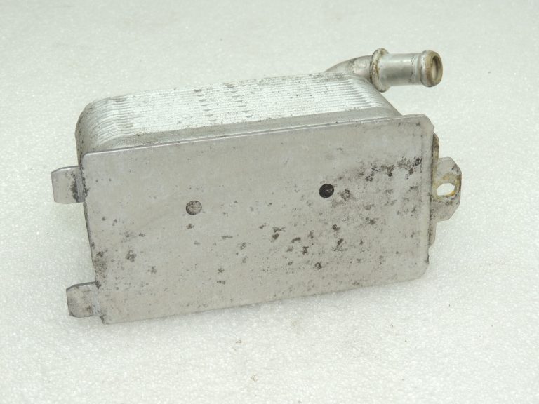 OEM Volvo S80 II 2.4D eļļas dzesētājs 30792231