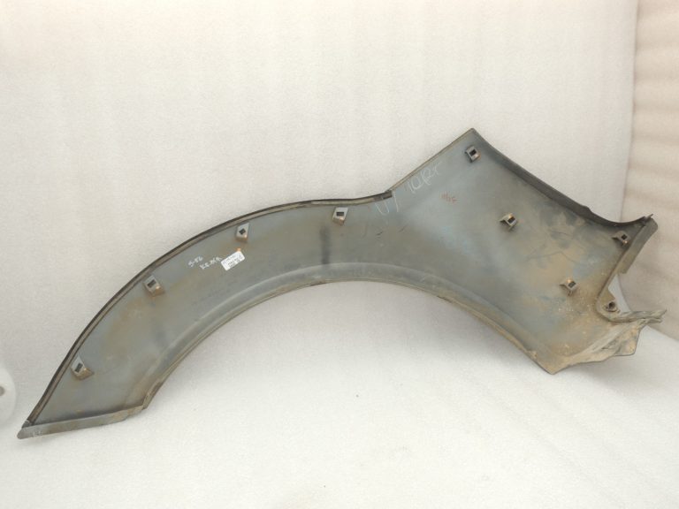 Suzuki Jimny MK3 Aizsargs pret šļakatām aizmugurējais kreisais 7765081A00