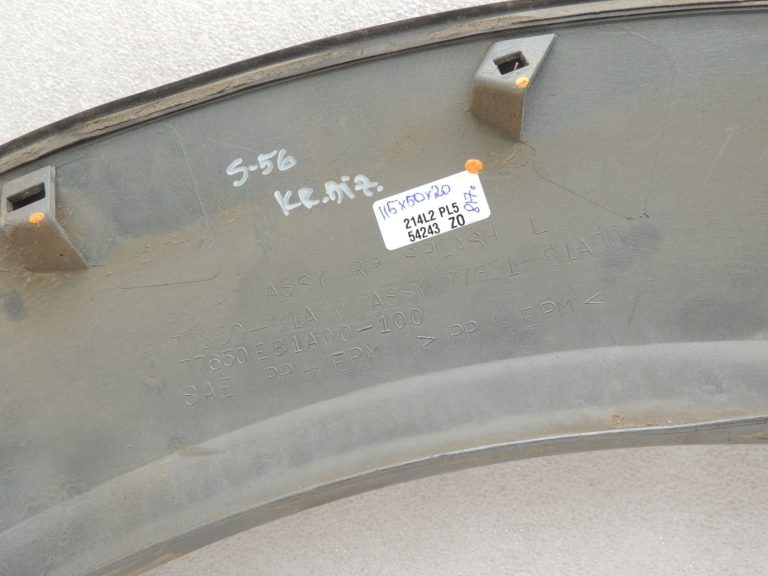 Suzuki Jimny MK3 Aizsargs pret šļakatām aizmugurējais kreisais 7765081A00