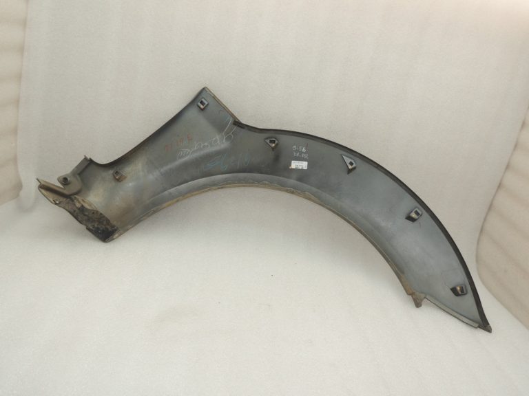 Suzuki Jimny MK3 Splash aizsargs priekšējais kreisais 7763081A00ZY8