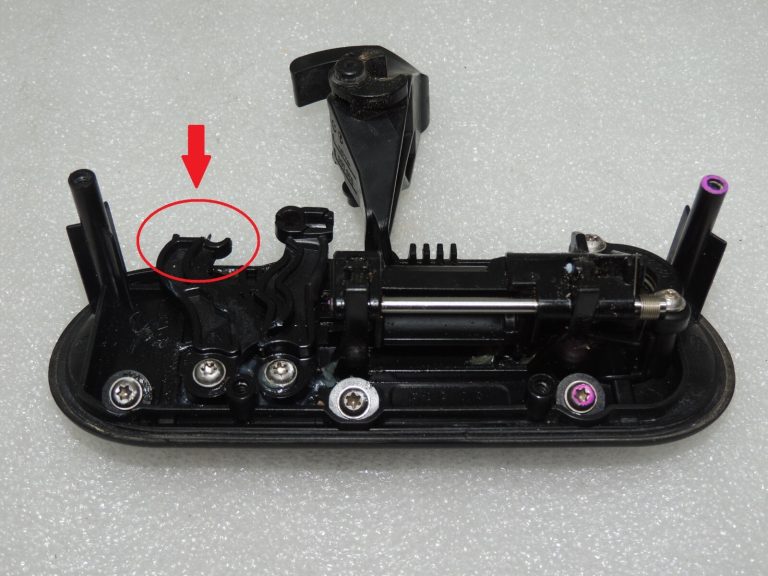 Ford Ranger P375 Rullīšu rokturis aizmugurējām durvīm 2531845 EB3B-26501A42-BD Ar defektu