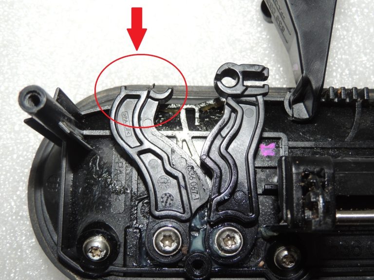 Ford Ranger P375 Rullīšu rokturis aizmugurējām durvīm 2531845 EB3B-26501A42-BD Ar defektu