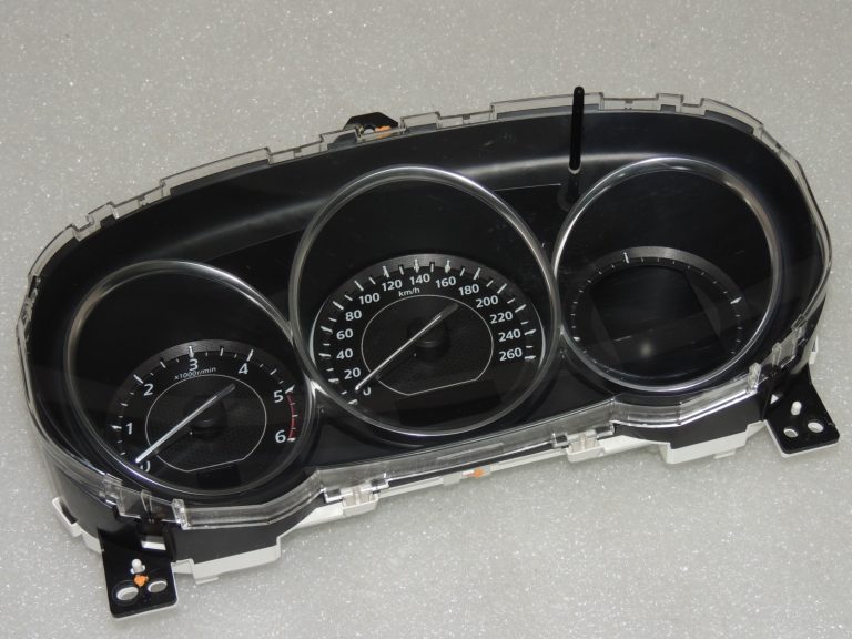 Mazda 6 III GJ GL 2.2D dīzeļdzinējs instrumentu panelis GHT755471E
