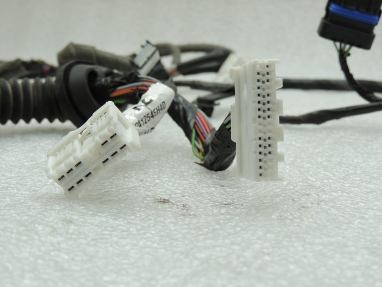 Nissan Qashqai J11 Durvju elektroinstalācijas instalācija Durvju priekšējā kreisā 241254EH4D