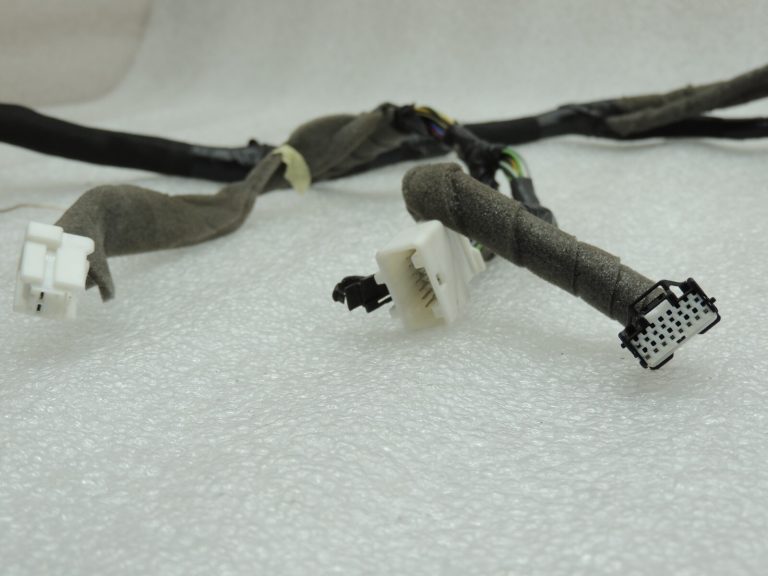 Nissan Qashqai J11 Durvju elektroinstalācijas instalācija Durvju priekšējā kreisā 241254EH4D