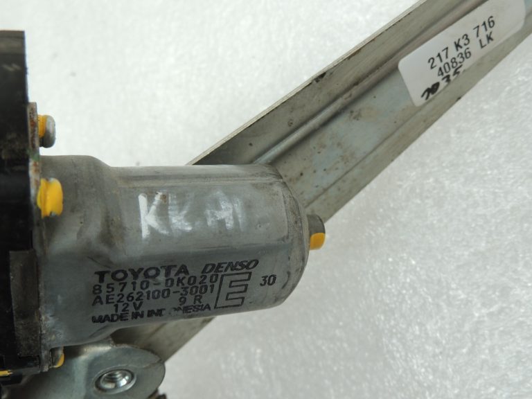Toyota Hilux VII Aizmugurējā kreisā loga regulatora sliede ar motoru 69840-0K031