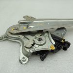 Toyota Hilux VII Aizmugurējā kreisā loga regulatora sliede ar motoru 69840-0K031