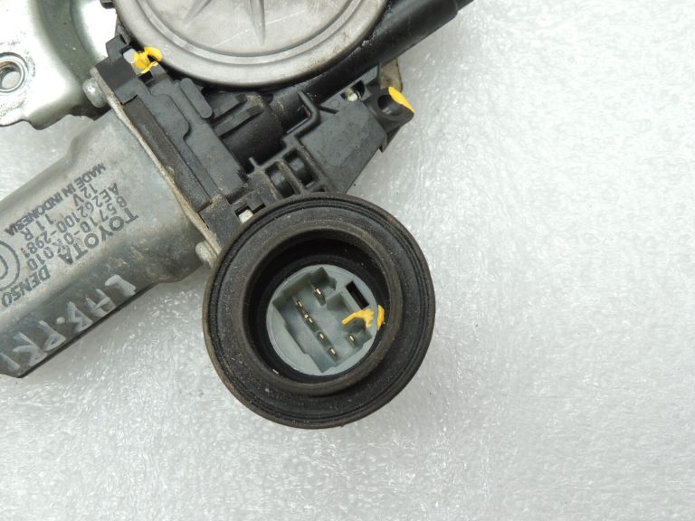 Toyota Hilux VII Priekšējā kreisā loga regulatora sliede ar motoru 69820-0K041