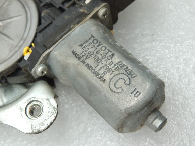 Toyota Hilux VII Priekšējā kreisā loga regulatora sliede ar motoru 69820-0K041