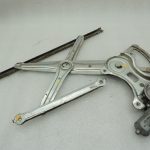 Toyota Hilux VII Priekšējā kreisā loga regulatora sliede ar motoru 69820-0K041