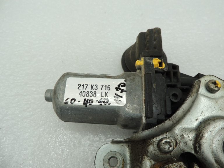 Toyota Hilux VII Priekšējā kreisā loga regulatora sliede ar motoru 69820-0K041