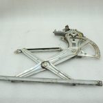 Toyota Hilux VII Priekšējā kreisā loga regulatora sliede ar motoru 69820-0K041