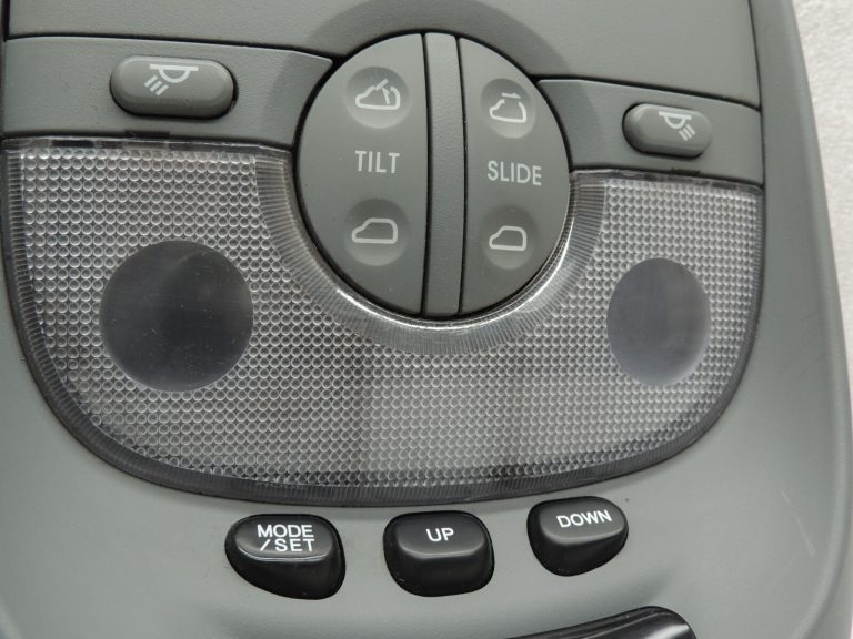 Kia Sorento BL salona apgaismojums jumta apgaismojums stiklu nodalījums 928003E01144 928003E0