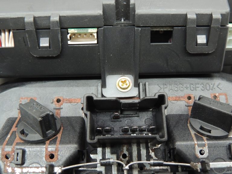 Kia Sorento BL salona apgaismojums jumta apgaismojums stiklu nodalījums 928003E01144 928003E0