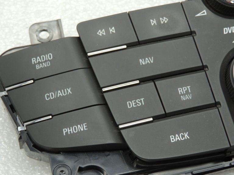 Opel Insignia A radio vadības panelis Auto radio vadības panelis 13273256
