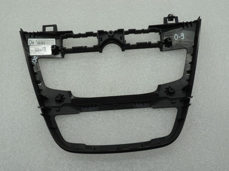 Opel Insignia A centrālās konsoles radio klimata kontroles slēdžu panelis 13273253