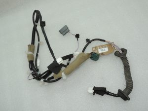 Nissan X-Trail T32 Aizmugurējo kreiso durvju elektroinstalācijas instalācija 241274CE0A