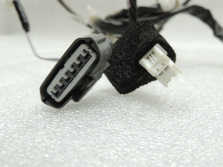 Nissan X-Trail T32 Aizmugurējo kreiso durvju elektroinstalācijas instalācija 241274CE0A
