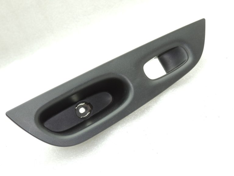 Nissan X-Trail T32 Logu regulatora durvju vāks 829614CE0A