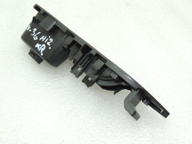 Nissan X-Trail T32 Logu regulatora durvju vāks 829614CE0A