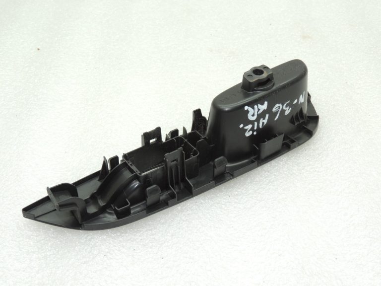 Nissan X-Trail T32 Logu regulatora durvju vāks 829614CE0A