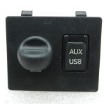 Toyota Avensis T27 kombi oriģināls savienojuma ievade Aux USB kontaktligzdas ligzda