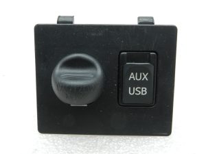 Toyota Avensis T27 station wagon original connection input Aux USB socket socket