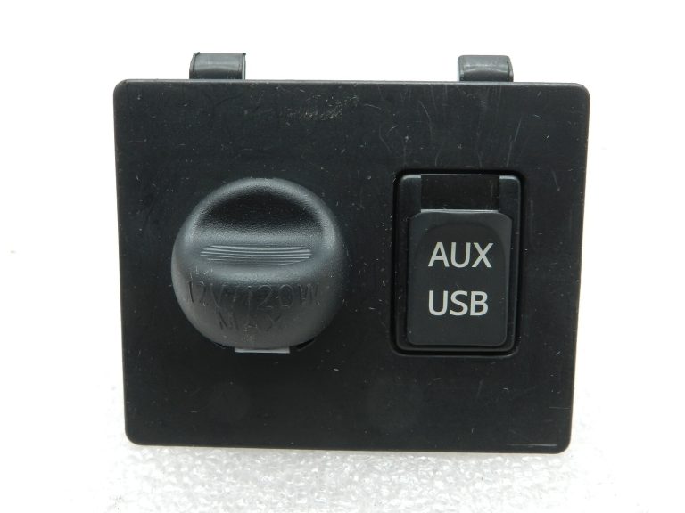 Toyota Avensis T27 kombi oriģināls savienojuma ievade Aux USB kontaktligzdas ligzda