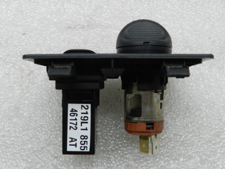 Toyota Avensis T27 kombi oriģināls savienojuma ievade Aux USB kontaktligzdas ligzda