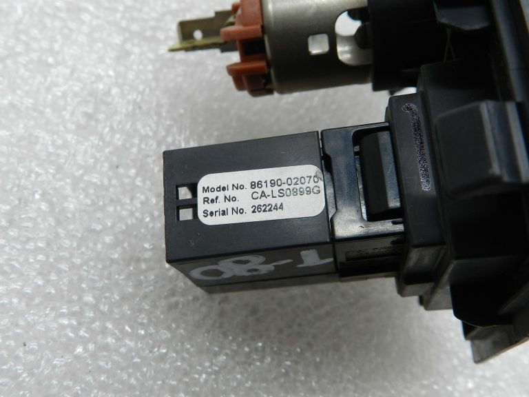 Toyota Avensis T27 kombi oriģināls savienojuma ievade Aux USB kontaktligzdas ligzda