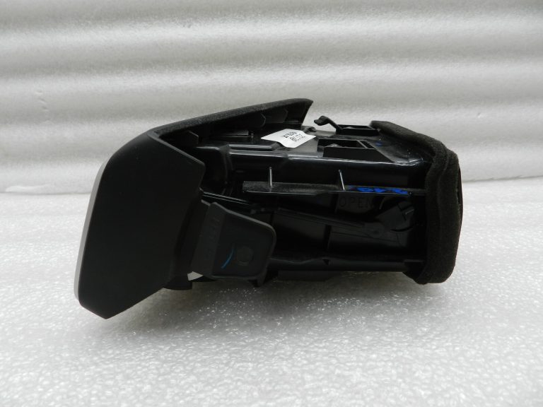 Nissan X-Trail ventilācijas restes priekšējā labā 687604ba0a