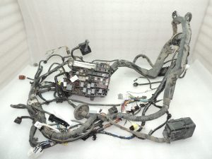 Toyota Avensis T27 virsbūves motora nodalījuma elektroinstalācijas instalācija 8211105Y20