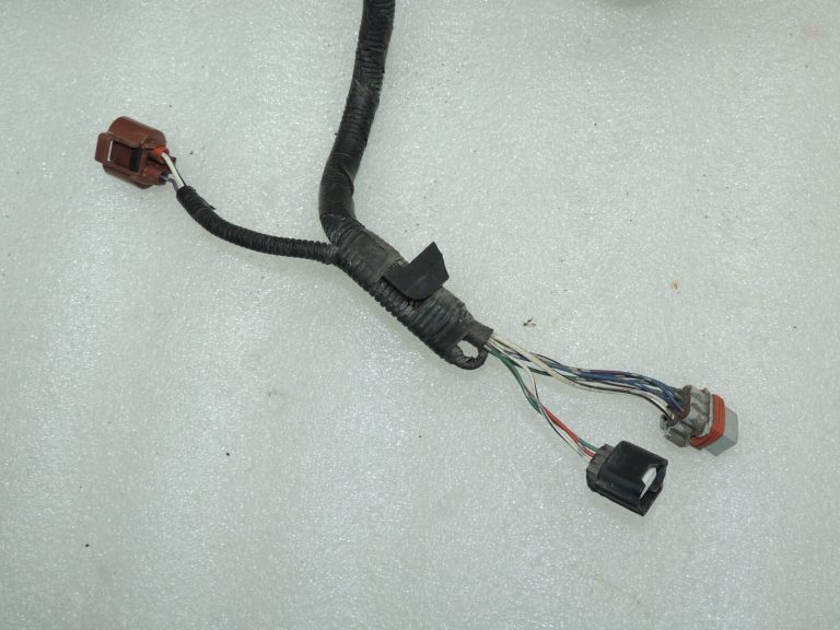 Toyota Avensis T27 virsbūves motora nodalījuma elektroinstalācijas instalācija 8211105Y20