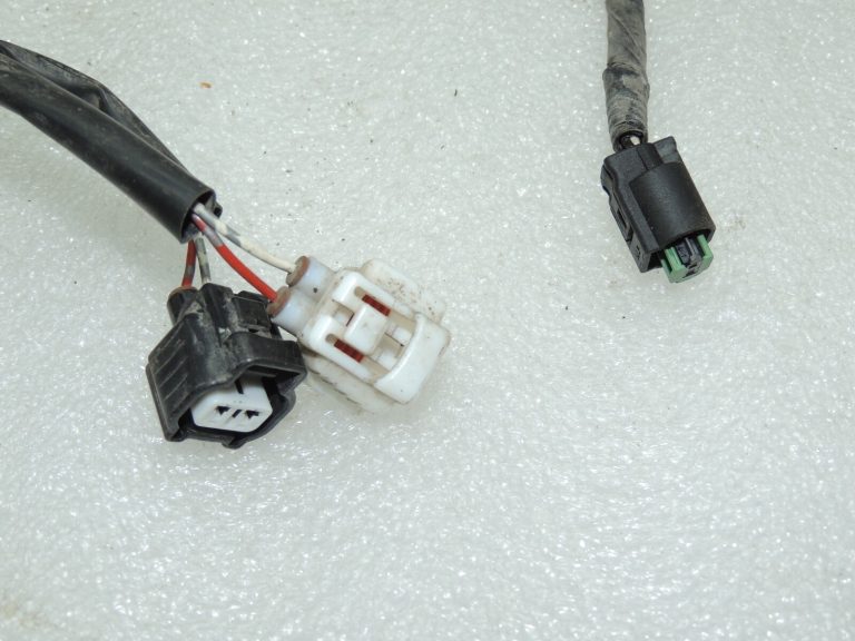 Toyota Avensis T27 virsbūves motora nodalījuma elektroinstalācijas instalācija 8211105Y20
