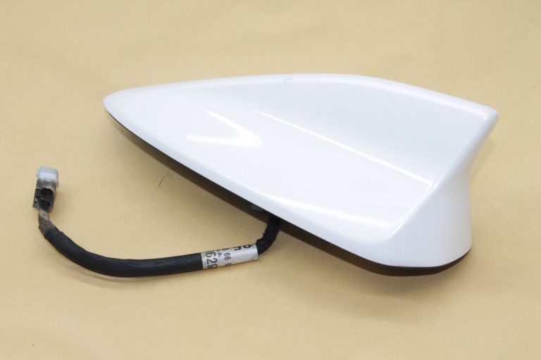 Oriģinālā Mazda CX-5 KE jumta antena Chrystal White 34K GML8-66-930, GML866930