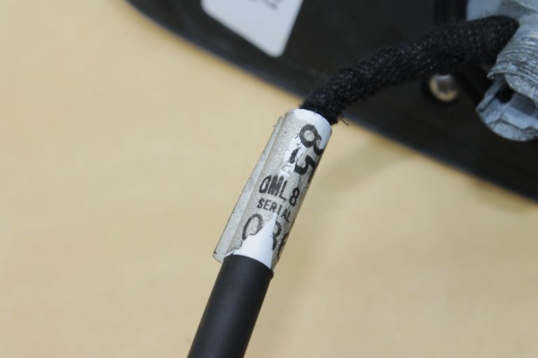 Oriģinālā Mazda CX-5 KE jumta antena Chrystal White 34K GML8-66-930, GML866930