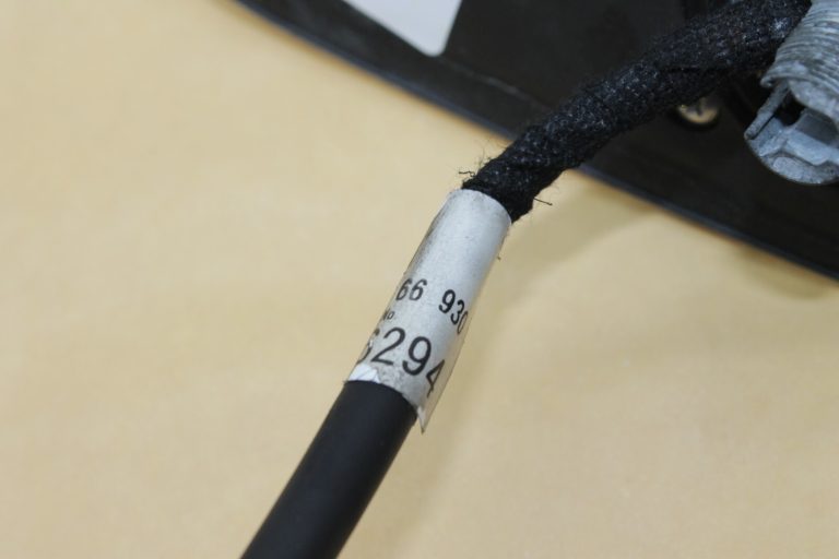Oriģinālā Mazda CX-5 KE jumta antena Chrystal White 34K GML8-66-930, GML866930
