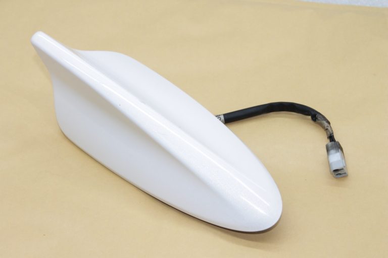 Oriģinālā Mazda CX-5 KE jumta antena Chrystal White 34K GML8-66-930, GML866930