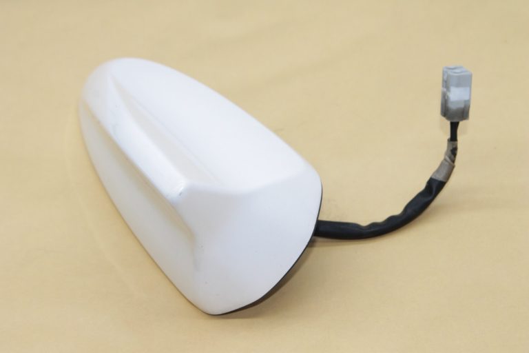 Oriģinālā Mazda CX-5 KE jumta antena Chrystal White 34K GML8-66-930, GML866930