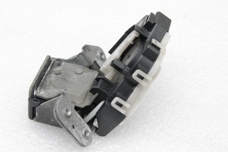 Oriģinālā Mazda CX-5 KE aizmugurējo durvju slēdzene G33M-62-310B, G33M62310B