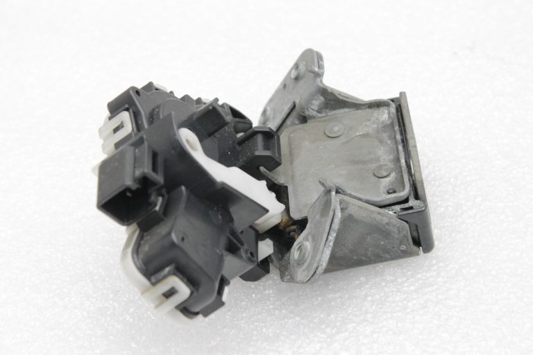 Oriģinālā Mazda CX-5 KE aizmugurējo durvju slēdzene G33M-62-310B, G33M62310B