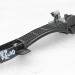Oriģinālā Mazda CX-5 KE Priekšējais labās puses durvju roktura rāmis KD53-58-42XA, KD535842XA