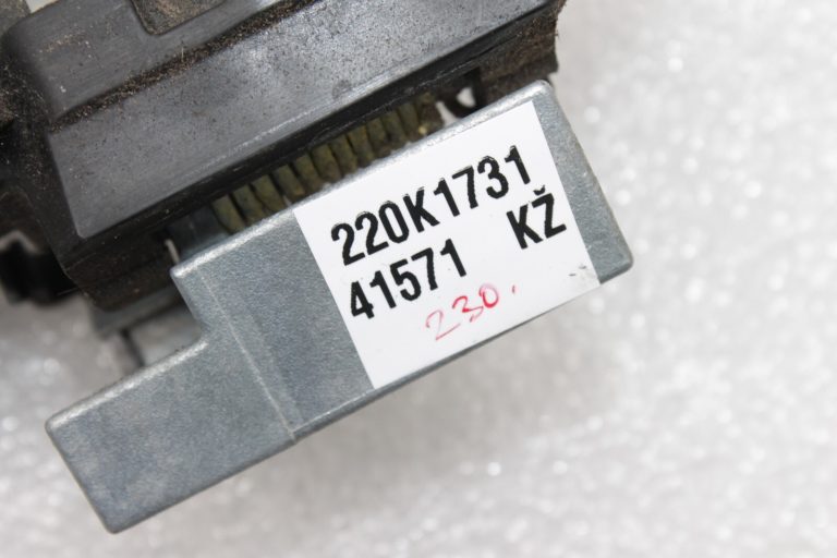 Oriģinālā Mazda CX-5 KE Priekšējais labās puses durvju roktura rāmis KD53-58-42XA, KD535842XA