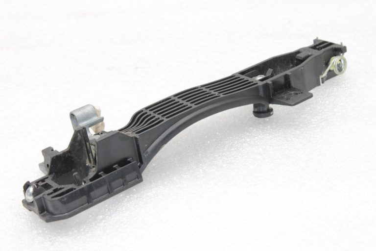 Oriģinālā Mazda CX-5 KE Priekšējais kreisais durvju roktura rāmis KD53-59-42XA, KD535942XA