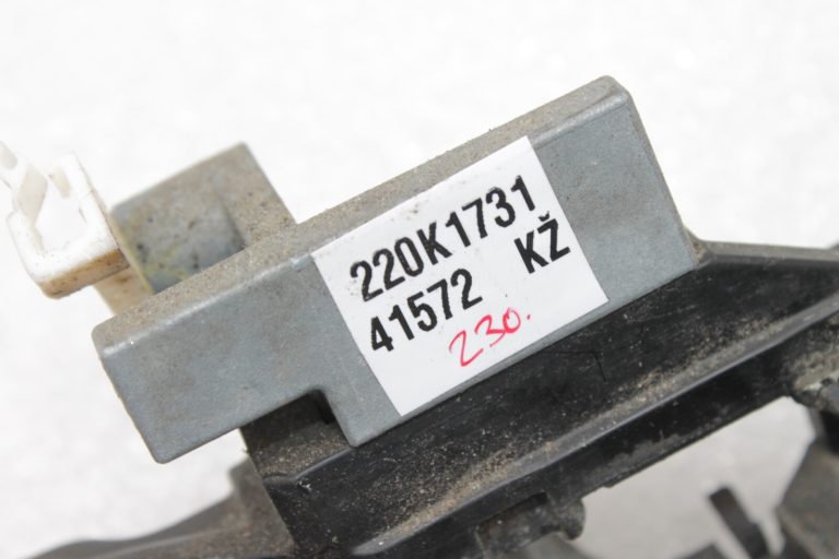 Oriģinālā Mazda CX-5 KE Priekšējais kreisais durvju roktura rāmis KD53-59-42XA, KD535942XA