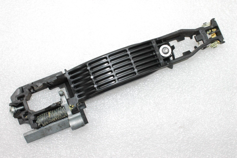 Oriģinālā Mazda CX-5 KE Aizmugurējā labās puses durvju roktura rāmis KD53-72-42XA, KD537242XA