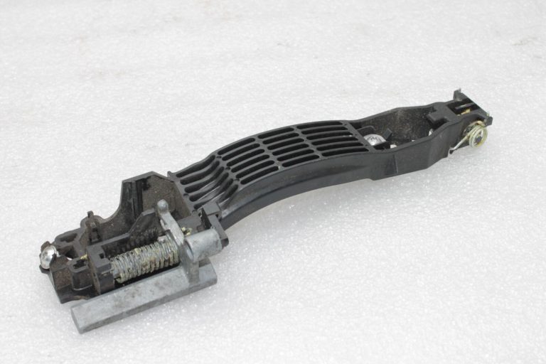 Oriģinālā Mazda CX-5 KE Aizmugurējā labās puses durvju roktura rāmis KD53-72-42XA, KD537242XA