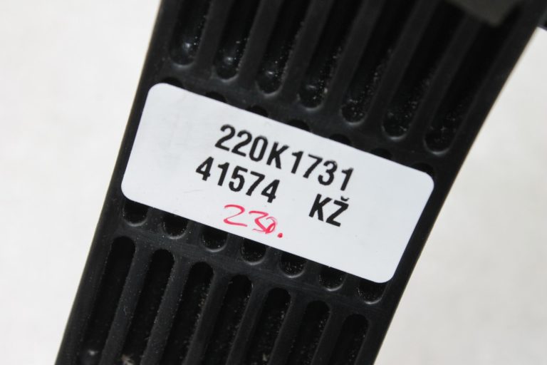 Oriģinālā Mazda CX-5 KE Aizmugurējā labās puses durvju roktura rāmis KD53-72-42XA, KD537242XA