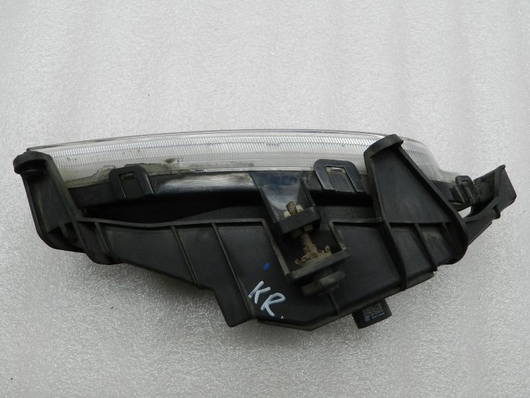 Hyundai i800 Style kreisais miglas lukturis 92201-4H000